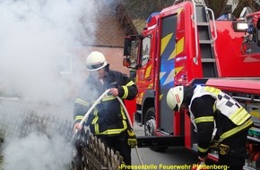 Feuerwehr Plettenberg: FW-PL: Wochenendbilanz der Plettenberger Feuerwehr. Zwei Maschinenbrände, Unterstützung Rettungsdienst, Amtshilfe, stark entwickelter Kaminbrand und Brandnachschau