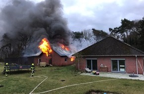 Polizeiinspektion Wilhelmshaven/Friesland: POL-WHV: Brand einer Scheune in Varel - keine Verletzten - Brandursachenermittlungen dauern an
