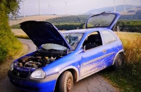 Polizeipräsidium Westpfalz: POL-PPWP: Unfall gebaut - Auto stehen gelassen