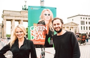 DiEM25: "Durch die Nacht mit..." Pamela Anderson und Srecko Horvat