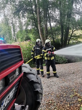 FW Schalksmühle: Löschgruppen Schalksmühle und Dahlerbrück üben für den Ernstfall