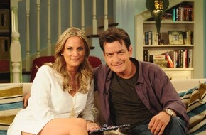 TELE 5: Superstar Charlie Sheen bei 'Bettinas Hollywood': "Endlich gehe ich wieder gerne zur Arbeit" (BILD)