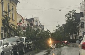 Feuerwehr Ratingen: FW Ratingen: Sturmtief "Ignatz" trifft aus Stadtgebiet Ratingen, erste Einsätze