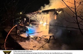 Feuerwehr München: FW-M: Mehrere Gartenhütten in Vollbrand (Nymphenburg)