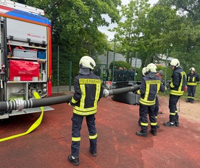 FW-EN: Leistungsnachweis der Feuerwehren im Ennepe-Ruhr-Kreis erfolgreich absolviert - 15 Gruppen haben bestanden