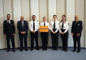 POL-HSK: Landrat Dr. Karl Schneider begrüßt 60 neue Polizistinnen und Polizisten im Hochsauerlandkreis
