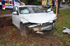 Kreispolizeibehörde Herford: POL-HF: Verkehrsunfall mit Personenschaden -
PKW witterungsbedingt aus Kurve getragen