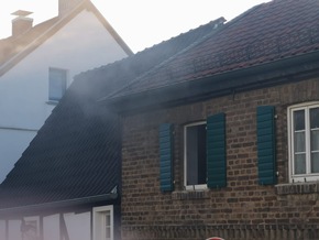 FW Bad Honnef: Feuer in Wohnhaus drohte sich auszubreiten