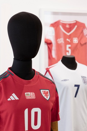 Dressed to Win. Women, Football &amp; Textiles - Sonderausstellung im Textilmuseum eröffnet