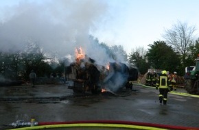 Kreisfeuerwehrverband Rendsburg-Eckernförde: FW-RD: Update zu: Reesdorf (Kreis Rendsburg-Eckernförde): Maschinenhalle brennt in voller Ausdehnung