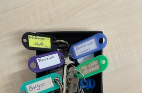 Kreispolizeibehörde Ennepe-Ruhr-Kreis: POL-EN: Schwelm: Schlüsselbund aufgefunden- Wer kann Hinweise dazu geben