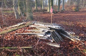 Polizeiinspektion Delmenhorst / Oldenburg - Land / Wesermarsch: POL-DEL: Landkreis Oldenburg: Illegale Entsorgung von Asbestplatten in einem Harpstedter Waldstück