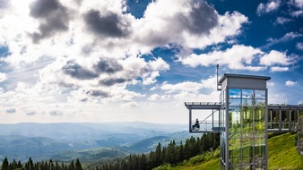 Tourismusverband Ostbayern e.V.: Größte barrierefreie Urlaubsregion Deutschlands: Wald und Weitblick für Alle im Bayerischen Wald
