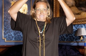 Sacher Hotels Betriebs Gesellschaft m.b.H.: Pop-Art trifft Sacher: Die limitierte Sonderedition der original Sacher-Torte erscheint am 7. Oktober 2025