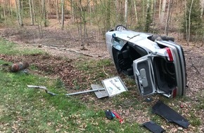 Polizeipräsidium Westpfalz: POL-PPWP: Unfall: Cabrio überschlägt sich
