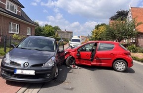 Polizeiinspektion Stade: POL-STD: Unfall in Jork mit drei Fahrzeugen - zwei Personen verletzt