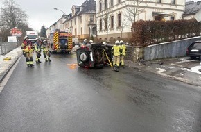 Feuerwehr Plettenberg: FW-PL: Verkehrsunfall und Heimrauchmelder in Holthausen