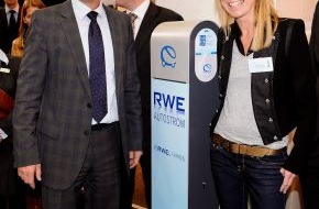 RWE AG: Auto Mobil International in Leipzig (mit Bild) / Bundesverkehrsminister Ramsauer besucht RWE Messestand