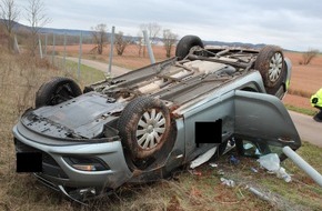 Polizeidirektion Kaiserslautern: POL-PDKL: PKW von Windböe erfasst - Verkehrsunfall