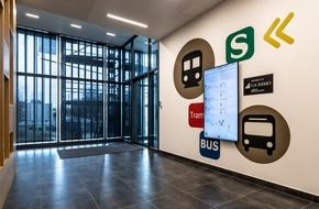 Veomo Mobility GmbH: CA Immo installiert Mobilitätsmonitor im Bürohochhaus NEO