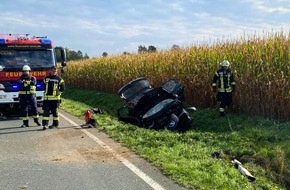 Feuerwehr Ense: FW Ense: Zwei Verletzte bei Verkehrsunfall