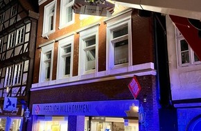 Freiwillige Feuerwehr Celle: FW Celle: Falschparker behindern Feuerwehr - Einsatz in der Altstadt!