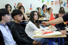 Engagement Global gGmbH: Demokratie im Dialog: Schüler*innen gegen Desinformation