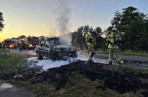 Freiwillige Feuerwehr Lügde: FW Lügde: PKW steht in Vollbrand