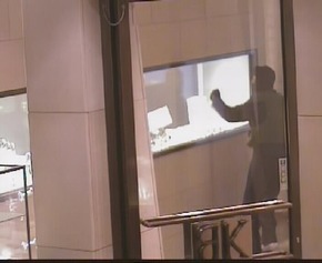 POL-D: Bewaffneter Raub auf Kö-Juwelier  EK Kern fahndet mit Fotos aus einer Überwachungskamera  Öffentlichkeitsfahndung im ZDF bei Aktenzeichen XY am Donnerstag, 28. April
