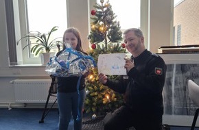 Polizeiinspektion Cuxhaven: POL-CUX: Preisverleihung zum Malwettbewerb der Polizeiinspektion Cuxhaven zur Weihnachtszeit
