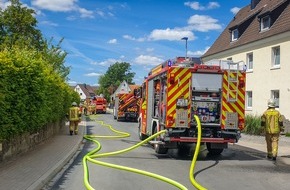 Freiwillige Feuerwehr Menden: FW Menden: PKW-Brand greift auf Garage über