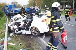 Feuerwehr Iserlohn: FW-MK: Frontalzusammenstoß. Drei Schwerverletzte.