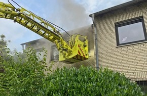 Polizei Mettmann: POL-ME: Feuer in Einfamilienhaus ohne Hinweise auf eine Straftat! - Ratingen - 2107084