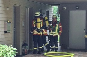 Kreisfeuerwehrverband Calw e.V.: KFV-CW: Schwelbrand nach Blitzeinschlag / Hausbesitzer entdecken Gefahr im Obergeschoss/Feuerwehr öffnet Dachstuhl