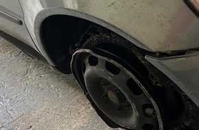 Polizeiinspektion Kirn: POL-PIKIR: Alkoholisierte Autofahrerin verliert nach Kollision mit einem Bordstein den rechten Vorderreifen und fährt auf der Felge weiter