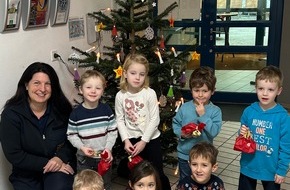 Polizeidirektion Mayen: POL-PDMY: Weihnachtsbaumschmück-Tradition bei der Polizei Cochem