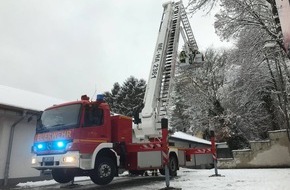 Feuerwehr Haan: FW-HAAN: Mehrere Bäume brechen unter Schneelast