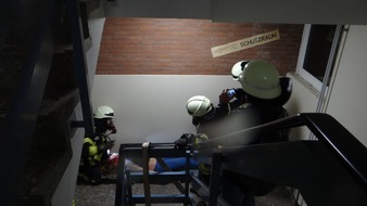 Feuerwehr Kalkar: Großübung auf der Kaserne in Kalkar- Nur Übung macht den Meister