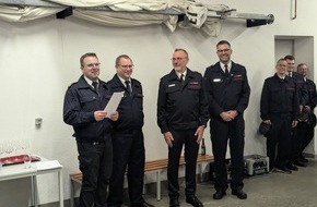 Feuerwehr der Stadt Arnsberg: FW-AR: "Abschied" nach 42 Jahren: Martin Känzler im Mittelpunkt einer bewegenden Ehrung