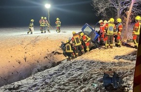 Kreisfeuerwehrverband Segeberg: FW-SE: Personenkraftwagen verunglückt auf dem Landweg