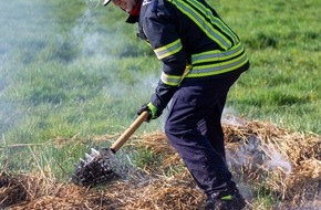 Feuerwehr und Rettungsdienst Bonn: FW-BN: Strohballenbrand und mehrere Paralleleins&auml;tze in der Nacht zu Freitag