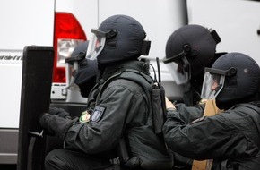 Polizei Mettmann: POL-ME: Spezialkräfte nehmen 44-jährigen Haaner fest - Haan - 2012023