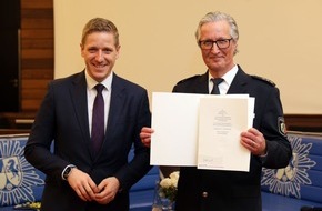 Kreispolizeibehörde Euskirchen: POL-EU: Polizeidirektor Harald Mertens in den Ruhestand verabschiedet - Nachfolge steht fest