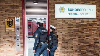 Bundespolizeidirektion München: Bundespolizeidirektion München: Neunjähriger Alleinreisender / Elfjähriger verpasst Ausstieg Bundespolizei kümmert sich um zwei Kinder