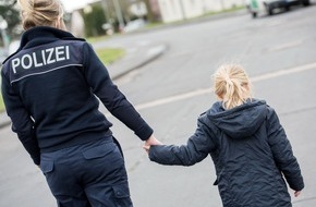 Bundespolizeidirektion München: Bundespolizeidirektion München: Durch Zugtür getrennt, durch Bundespolizistin vereint