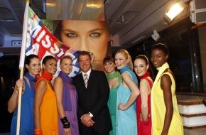 OTTO (GmbH & Co KG): Bar Refaeli präsentiert als neues Titelmodel die "Misson Farbe" von OTTO und eröffnet die Frühjahrssaison 2008