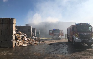 Kreispolizeibehörde Wesel: POL-WES: Voerde - Mehrere Verletzte nach Brand auf Recyclinghof