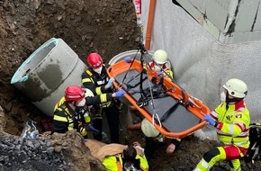 Feuerwehr Witten: FW Witten: Arbeitsunfall auf Baustelle in Witten-Annen