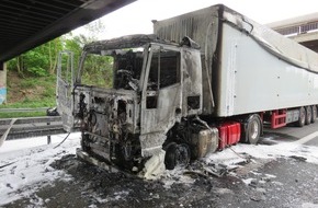 Feuerwehr Essen: FW-E: Brand eines LKW auf der Autobahn (BAB) A 42 in Höhe Kreuz Essen-Nord in Fahrtrichtung Dortmund