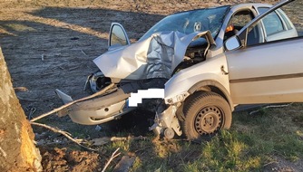 Polizeiinspektion Cuxhaven: POL-CUX: Schwere Verkehrsunfälle im Landkreis - PKW Fahrer tödlich verletzt - Motorradfahrer schwer verletzt (Lichtbild in der Anlage)